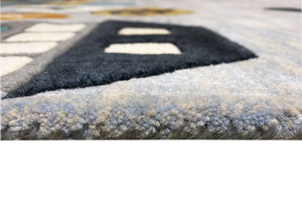 Hand-tufted wool rug: Detail of the wool fiber with an embossed patterned surface.