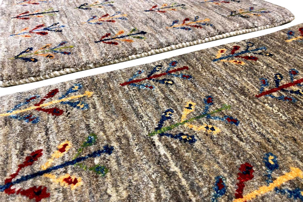 Gabbeh rug 40x60 cm Detail: beige pile with a colorful vine pattern and relief texture