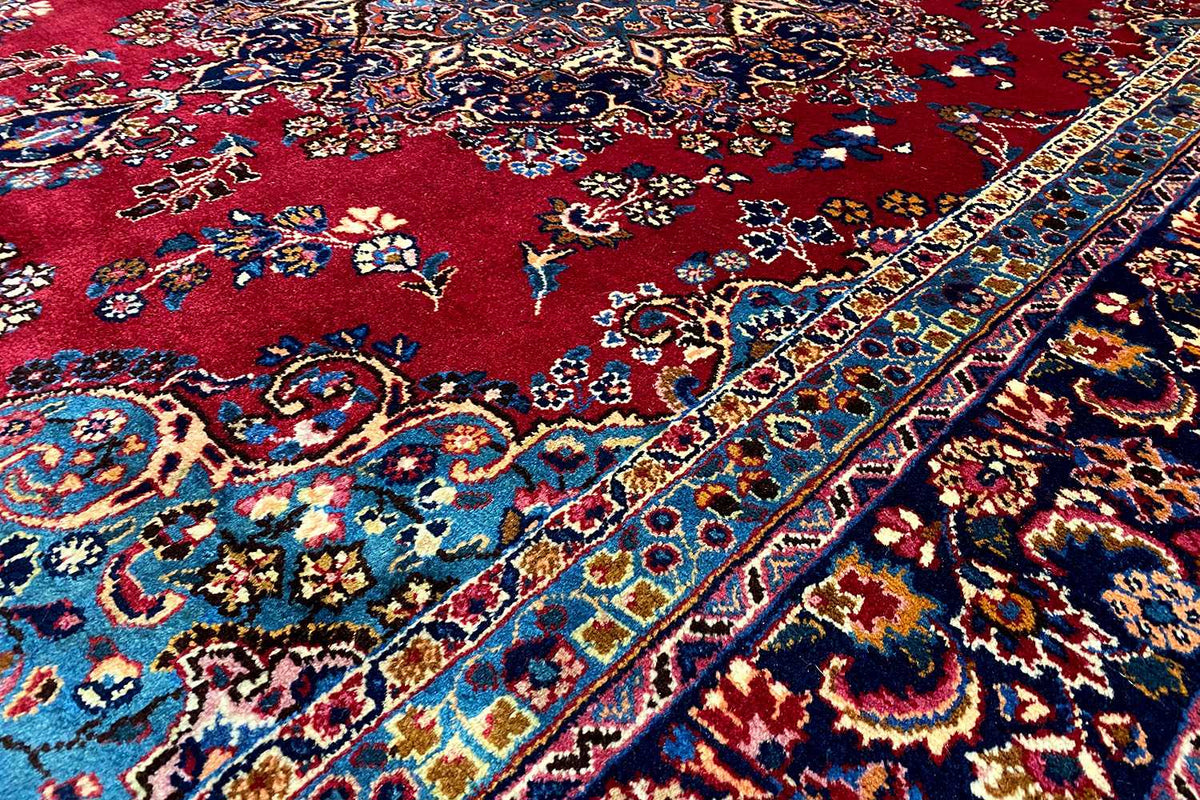 Khorasan rug (296x198 cm) close-up: blue-red ornament in detail