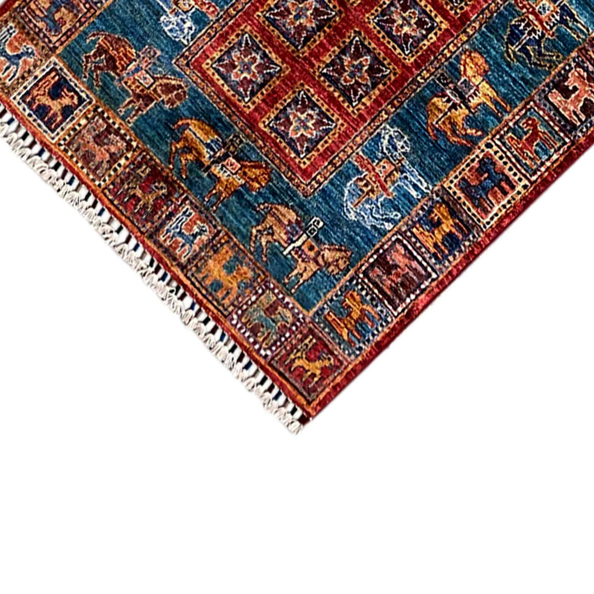 Close-up detail of the runner rug: blue-red pattern and white fringes