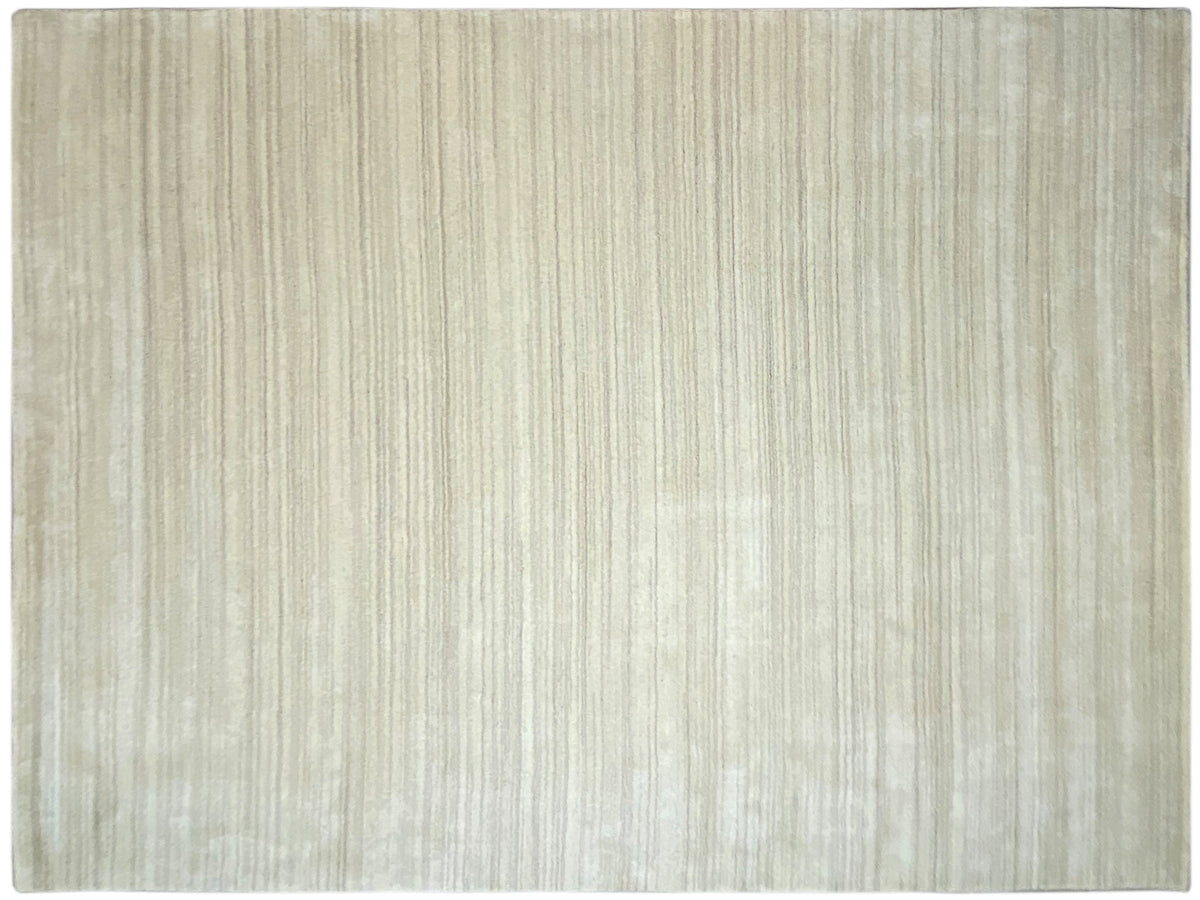 Gabbeh-Loom-Teppich mit feiner Streifenstruktur, hellbeige, rechteckig.