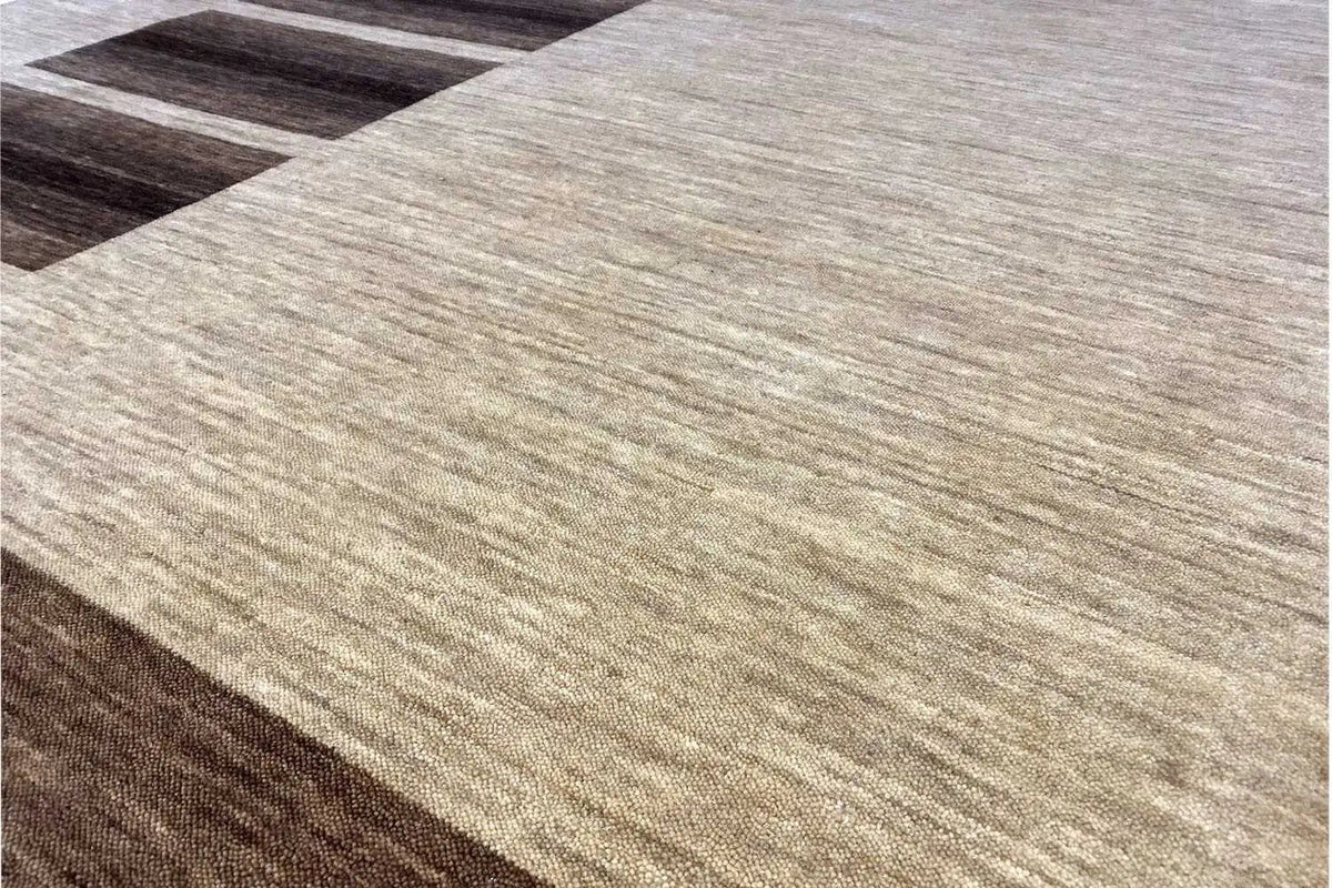 Carpet surface with a fine pile and geometric shapes in beige and dark brown