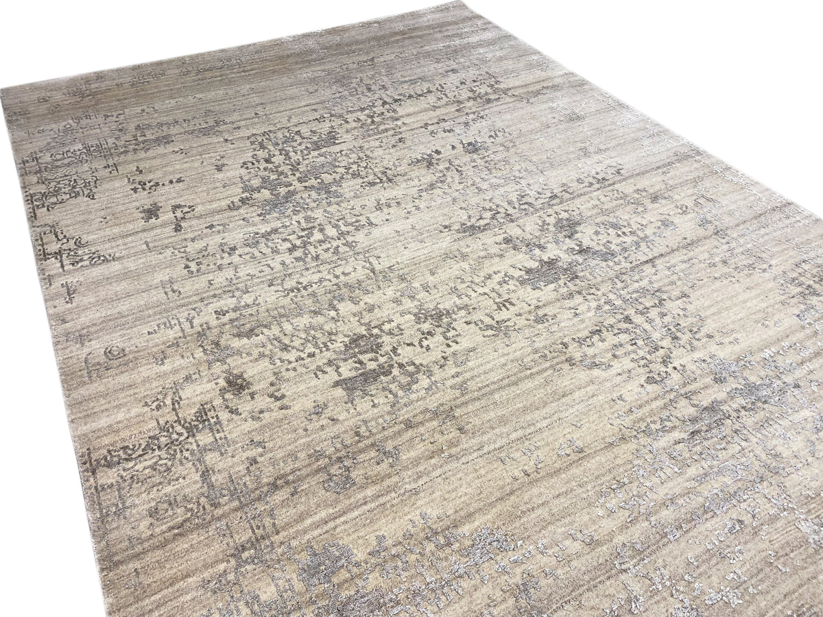 Rug 300x205 cm viewed from above: abstract vintage pattern in gray-beige with fine lines