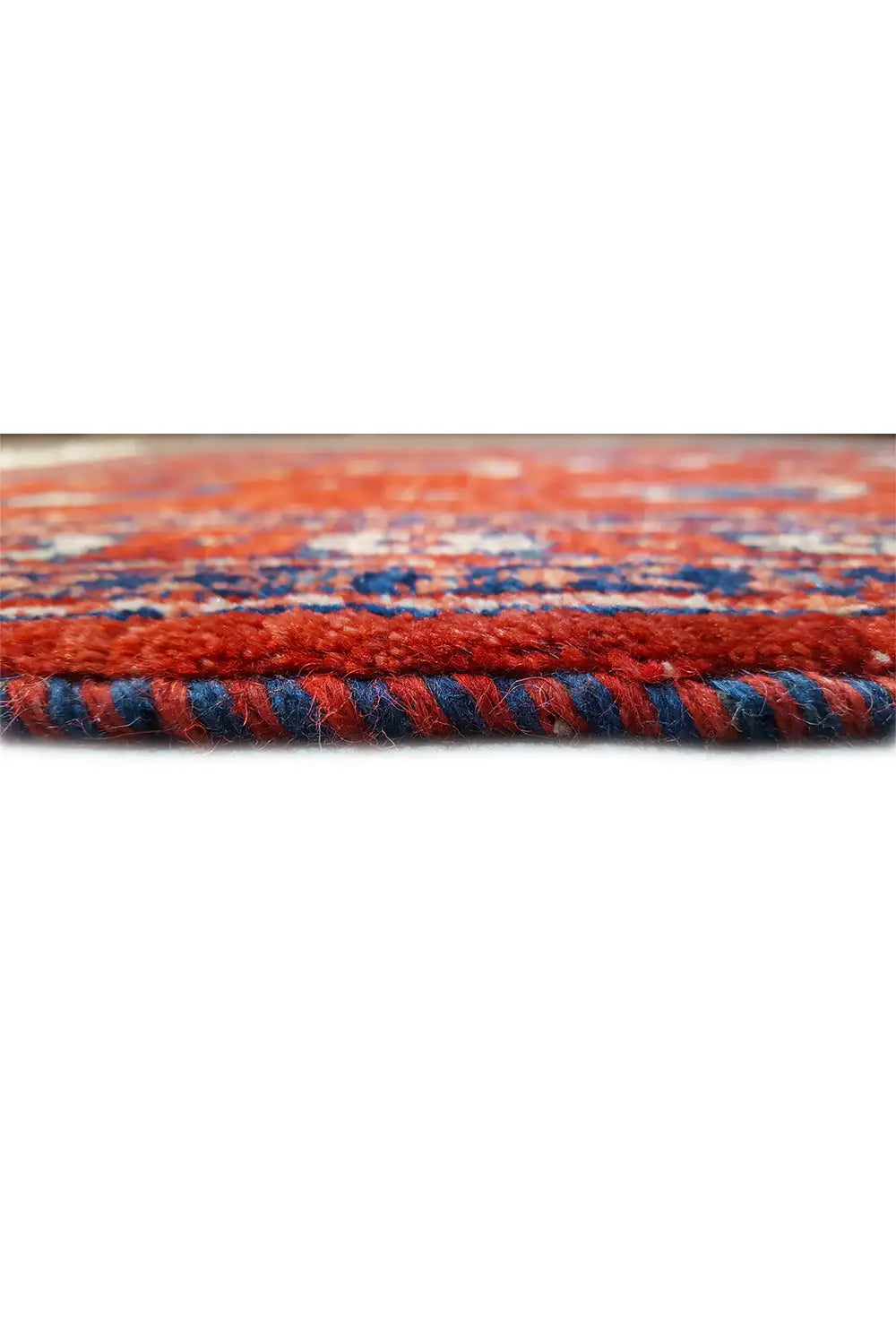 Carpet edge with red and blue pile colors, braided decorative border
