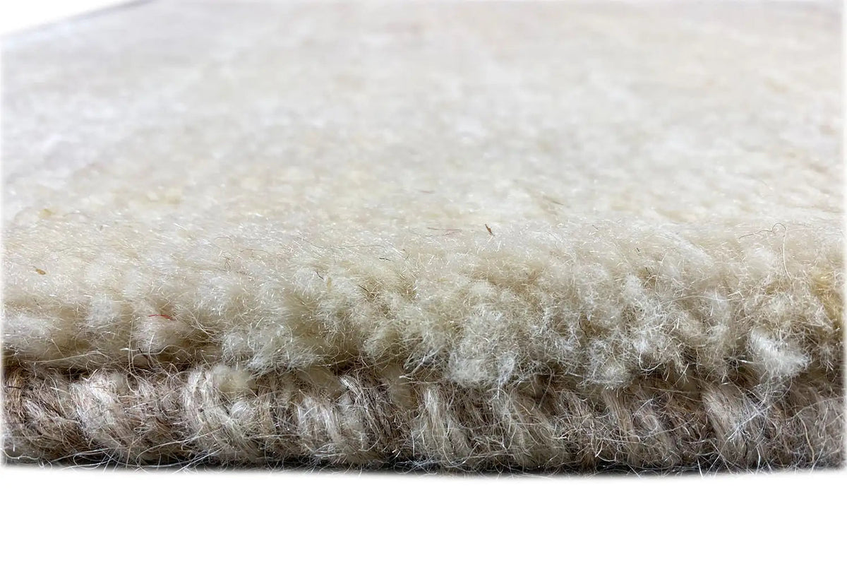 Gabbeh rug 177x84 cm, beige pile with dense border fibers, close-up view