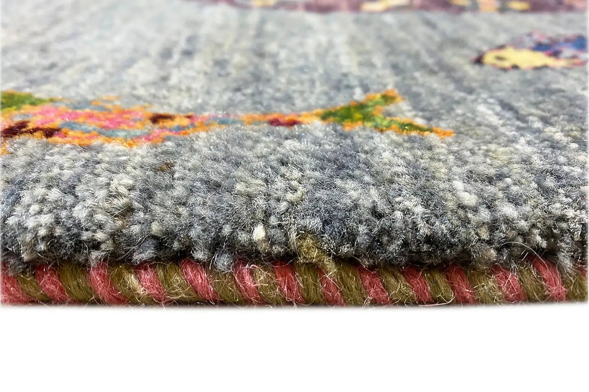 Gabbeh Lori rug edge with fringes, multicolored border at the end