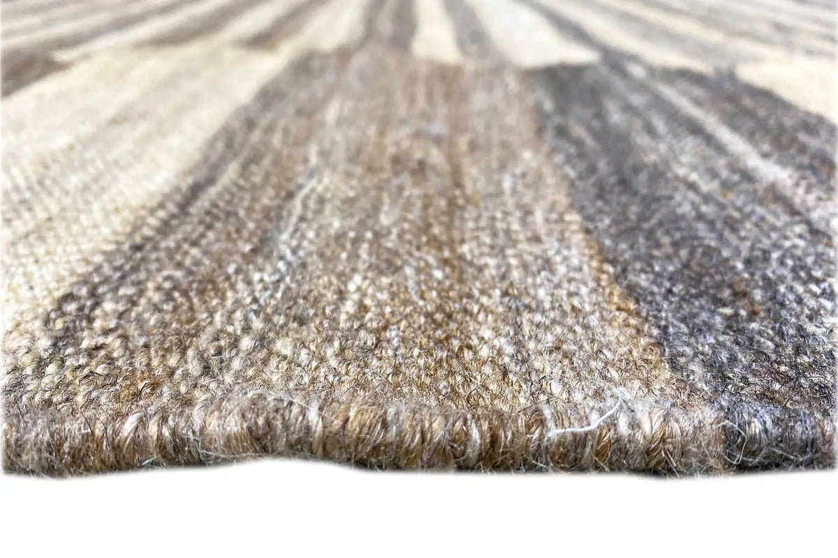 Kilim Qashqai rug with pile and edge view, coarse weave structure and fringes