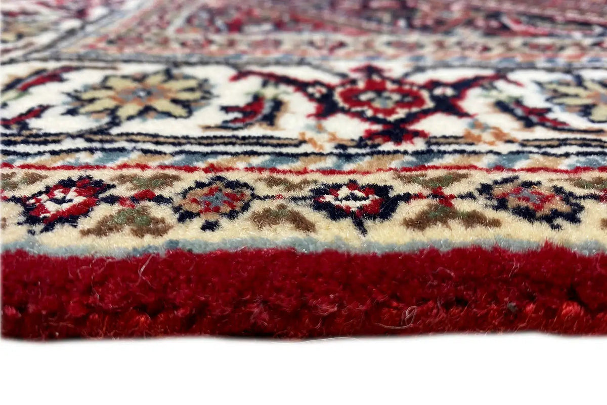 Bidjar rug 144x71 cm, detail of the rug edge with fringes and dense pile