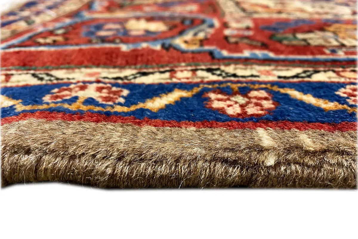 Close-up: carpet edge with short, dense fibers and a brown pile