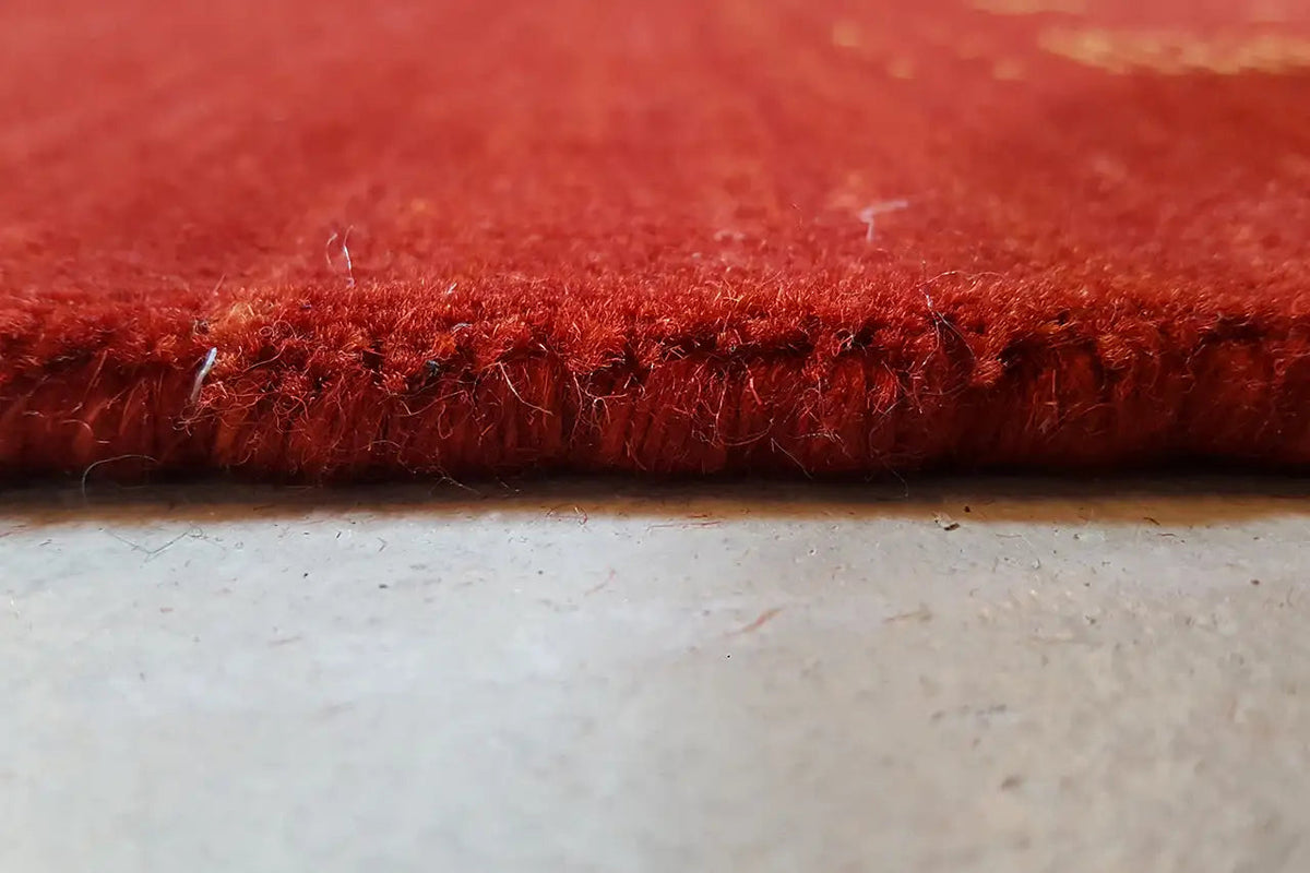 Gabbeh rug, close-up of the pile height and edge finishing