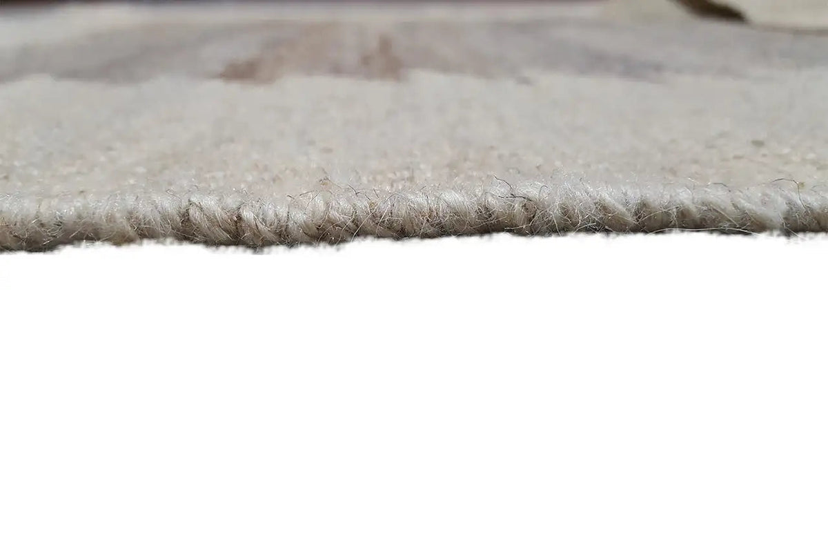 Kilim Qashqai rug edge with a low pile and slightly frayed edge
