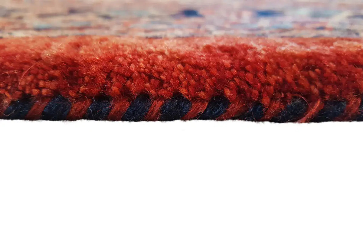 Rug edge with short fringes, red pile and a dark border pattern