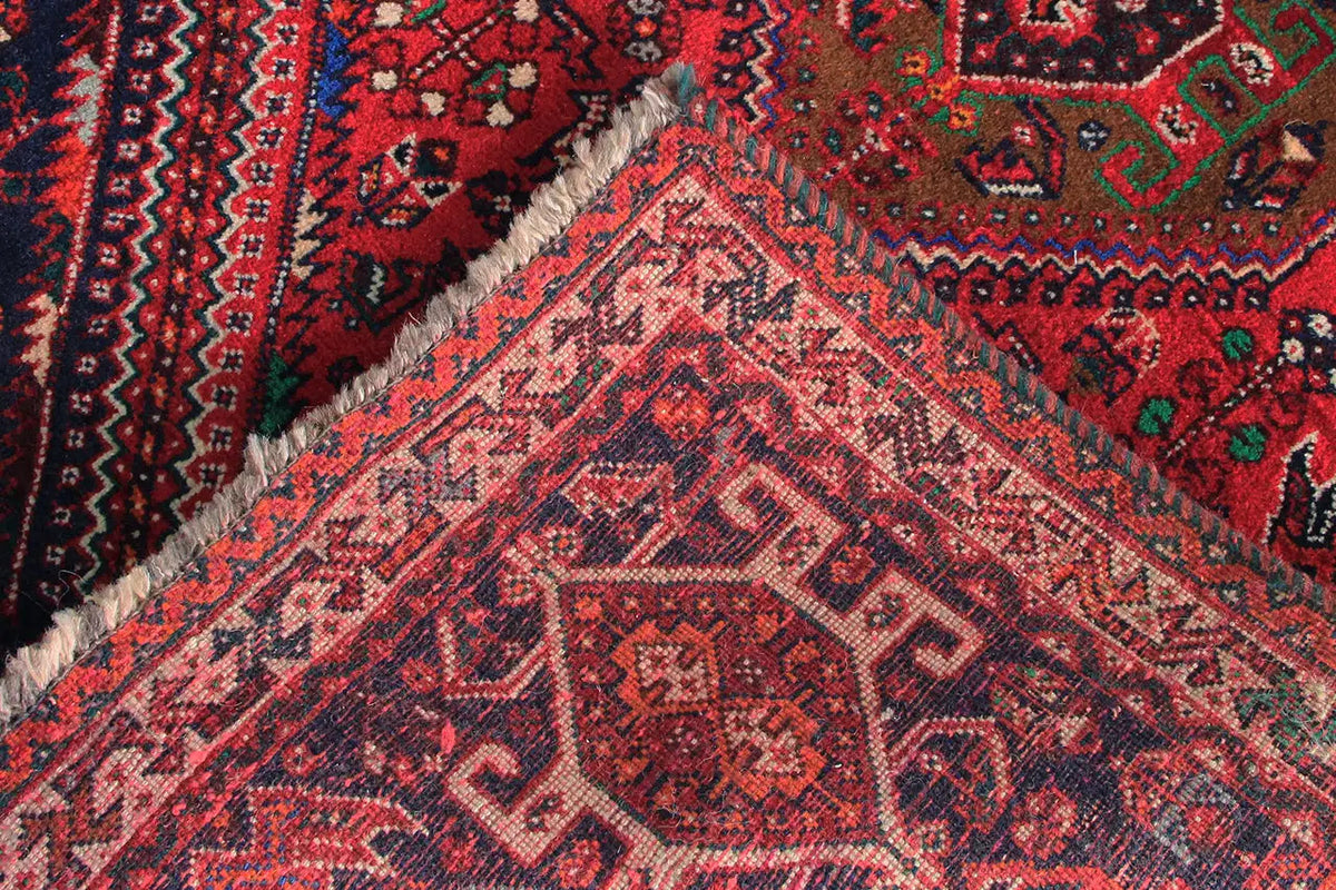 Detailed view: red runner with delicate geometric patterns and fringes
