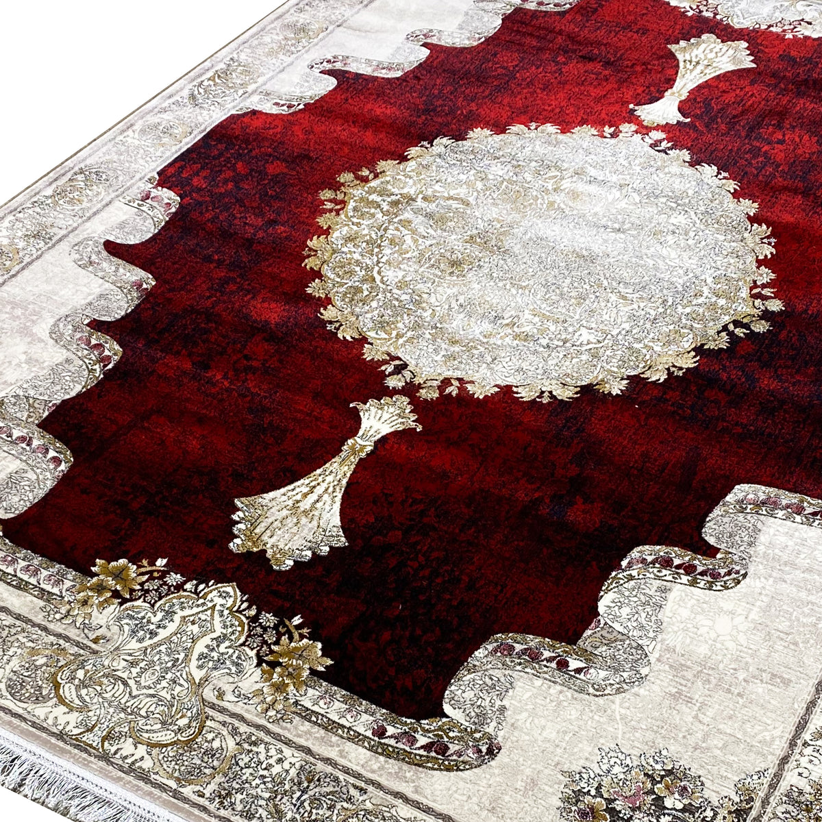 Rug 170x240 cm, diagonal: red central field with a white and gold medallion, gold decorative elements.