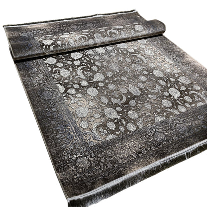 Moonflower rug 170x240 cm, side view with an integrated pattern, dark border, fringes