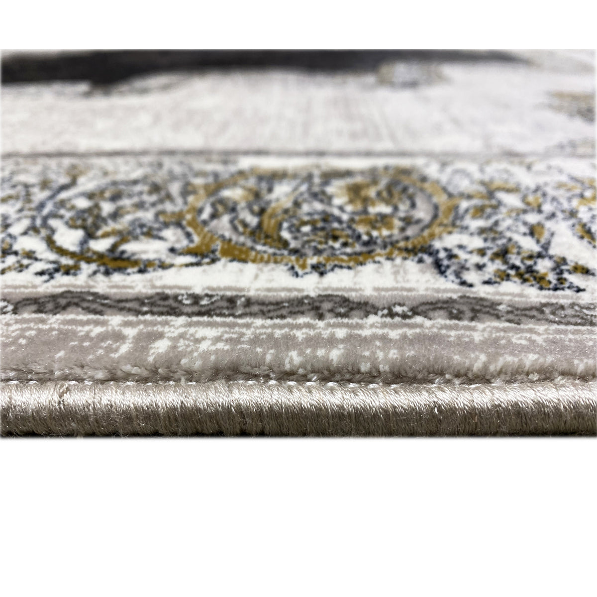 Carpet edge: silver trim with a patterned hem and subtle fringe look