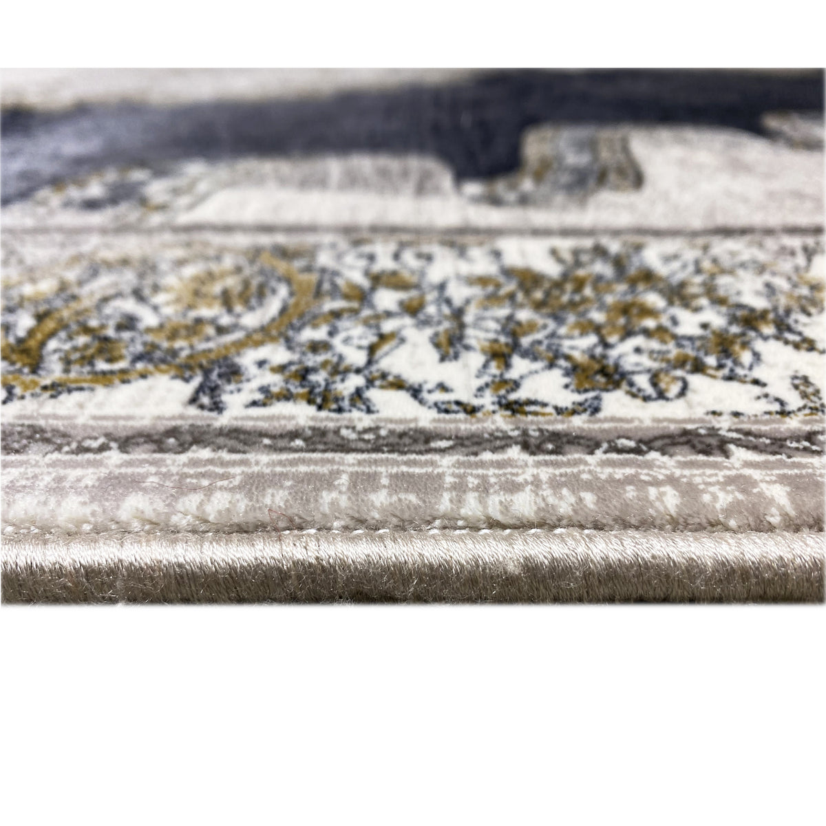 Rug 170x240 cm Detail: woven pattern along the edge with fringe and decorative lines