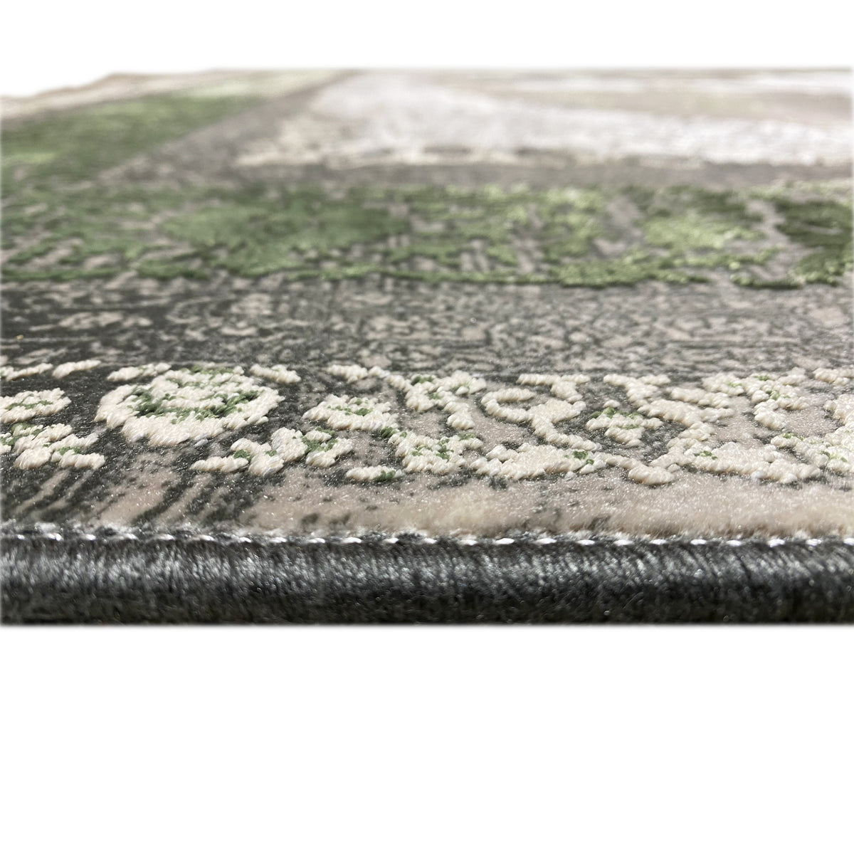 Forest spirit rug 170x240 cm Detail of the edge: dark border with multicolored pile texture