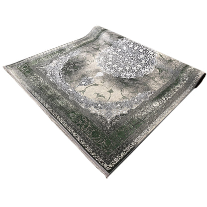 Flat-laid 170x240 cm rug: decorative border and central medallion in gray/green