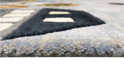 Hand-tufted wool rug: Detail of the wool fiber with an embossed patterned surface.