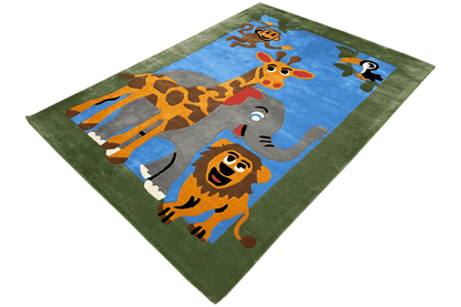 Children's rug with animal motif, angled: giraffe, elephant and lion on a blue background