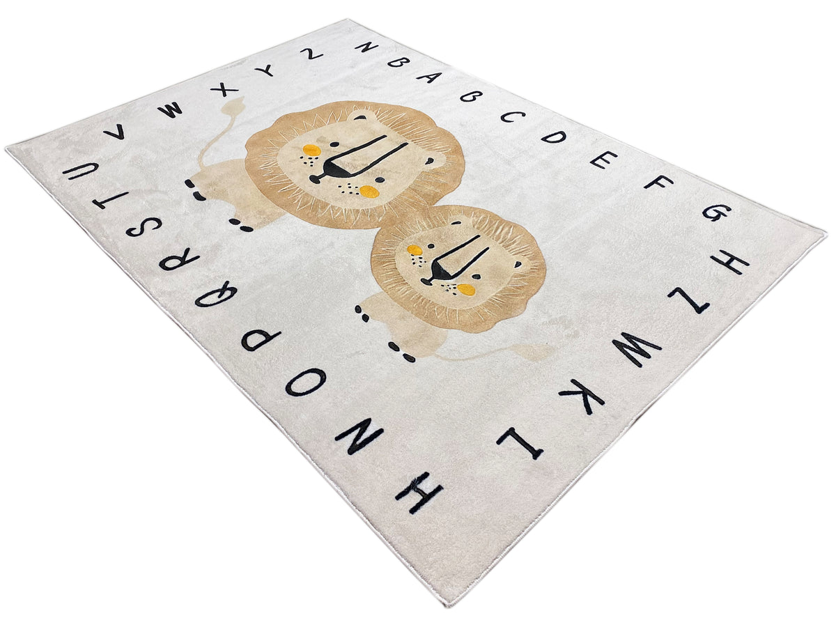Beiger Kinderteppich mit zwei Löwenköpfen und Buchstabenrand