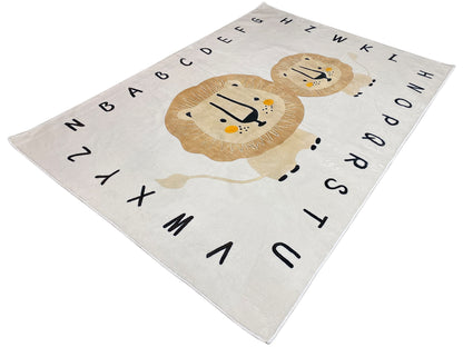 Kinderteppich mit Löwenmotiv, Buchstabenmuster am Rand, beiger Untergrund