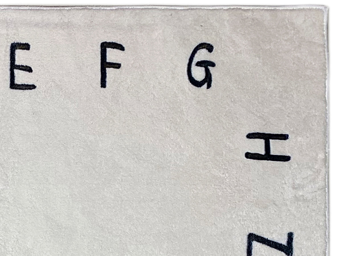 Kinderteppich-Ecke mit Buchstaben und gewebter Kante, beiges Grundgewebe