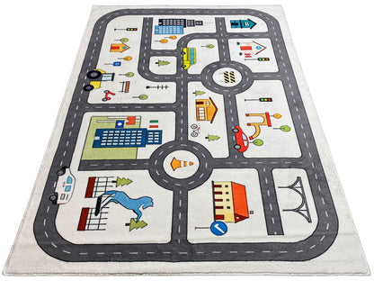 Kinderteppich mit Straßenlayout und Kreisverkehr, grau gerahmt, farbige Motive, rechteckig.