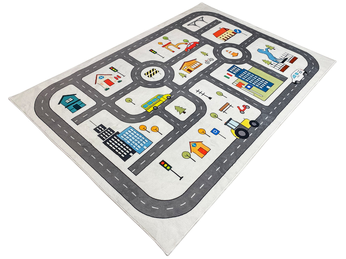 Kinderteppich mit Straßen und Fahrzeugen, Kreisverkehr, Gebäuden und Ampeln im Muster.