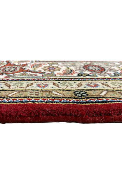 Carpet edge with padded border and short fringe trim, multicolored