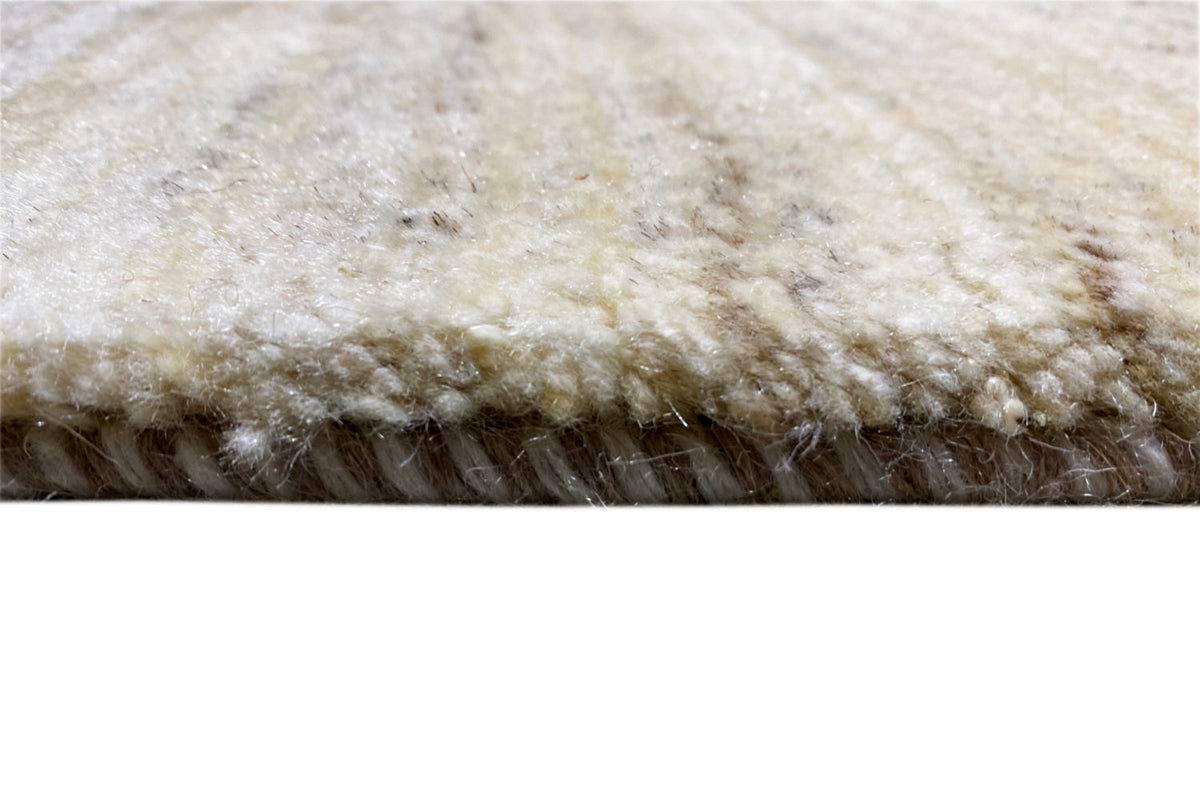Gabbeh rug 299x200 cm: close-up of the pile end with cream-colored fringes