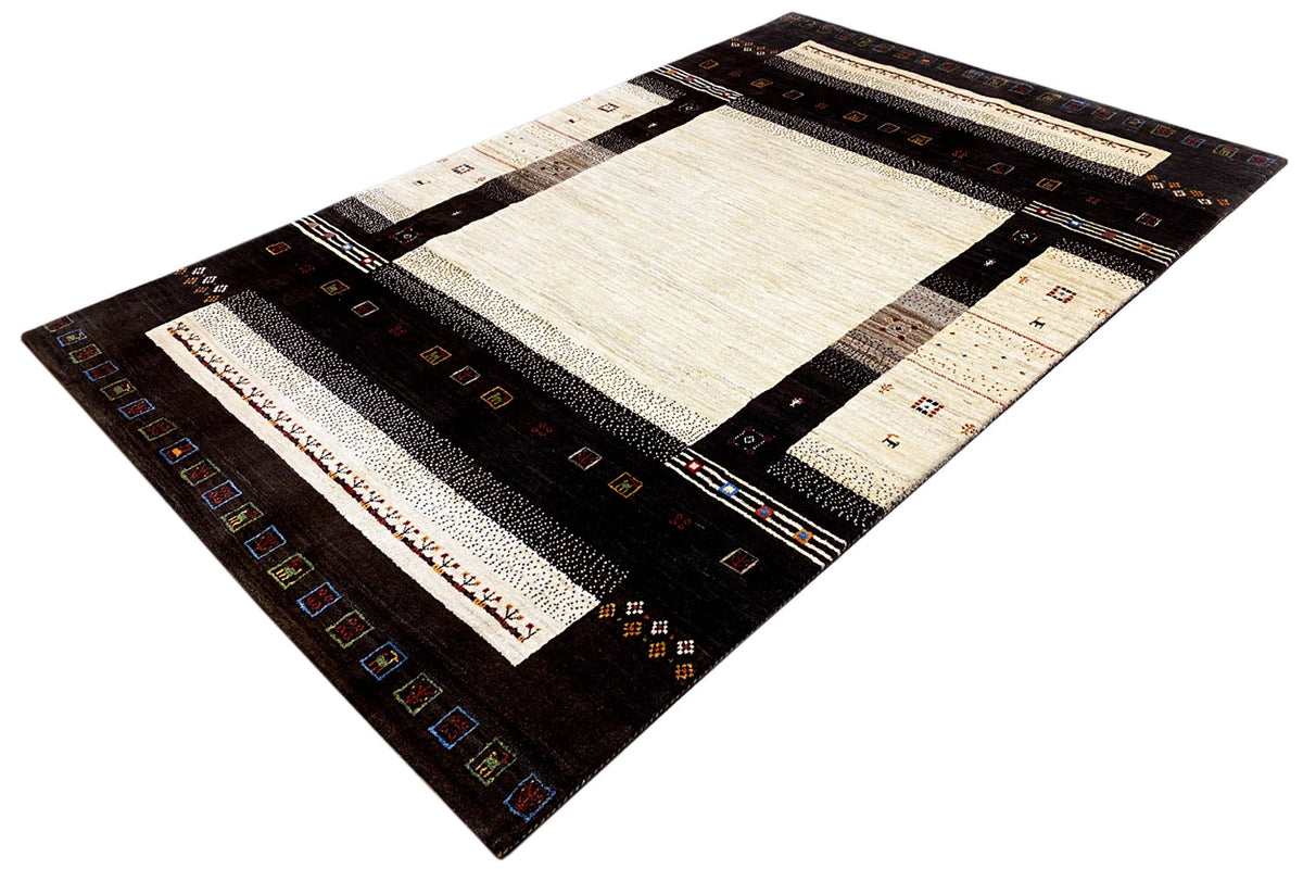 Gabbeh rug (298x196 cm) with geometric patterns along the edges and a light center