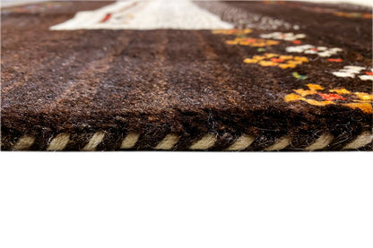 Gabbeh rug (298x196 cm), close-up of the pile surface with dark and cream-colored areas