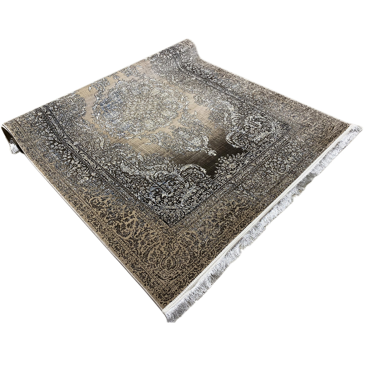 Rug 170x240 cm viewed from the side at an angle: silver medallion, dark border, fringes