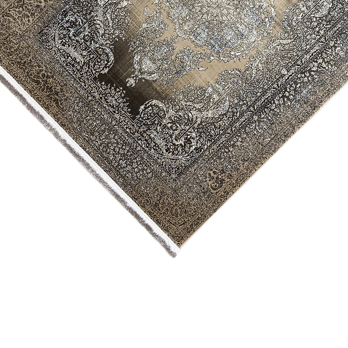 Rug 170x240 cm in diagonal view, silver medallion and dark ornament, fringes