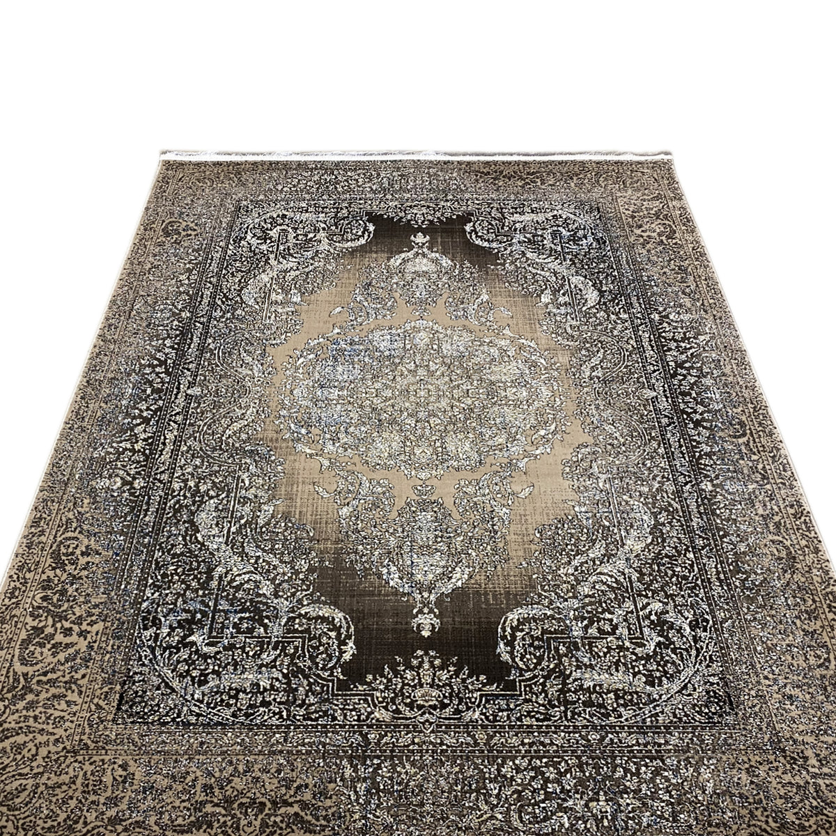 Rug 170x240 cm front: silver circle in the center, dark ornament, fringes