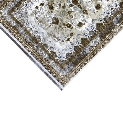 Rug 170x240 cm, close-up of the corner with a silvery frame and ornaments