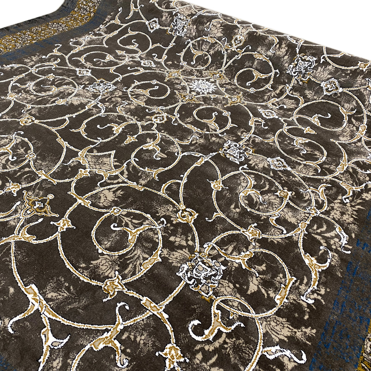 Rug 170x240 cm with intricate Baroque ornamentation in silver and gold accents