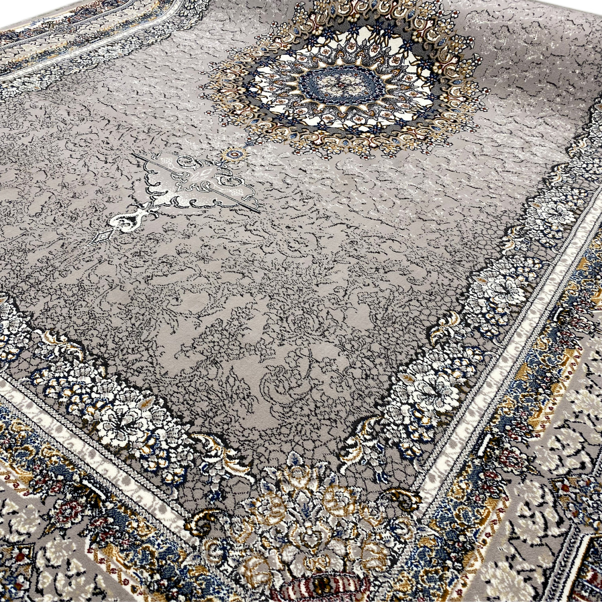 Carpet Noah close-up: anthracite-colored background with medallion and ornamentation
