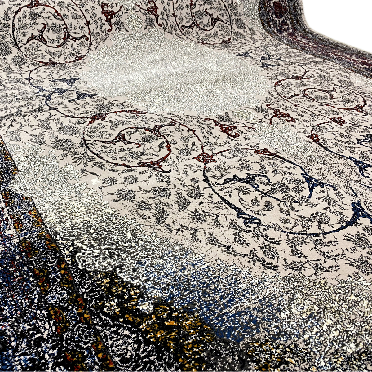 Rug Sofia 160x230 cm, detail of the texture with a subtle sheen; ornamental pattern in the center