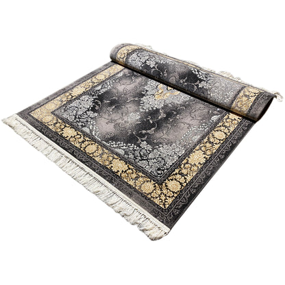 Folded 160x230 cm rug: silver-gray pile with floral motifs, gold-colored border and fringes