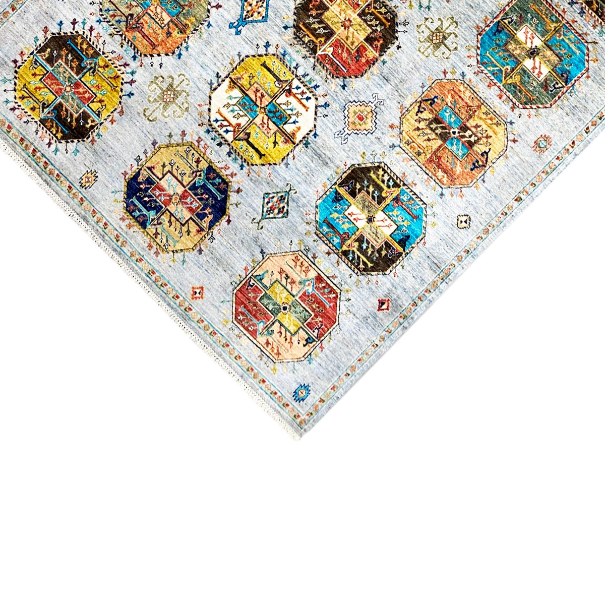 Ziegler rug: close-up of the corner with multicolored ornaments and border