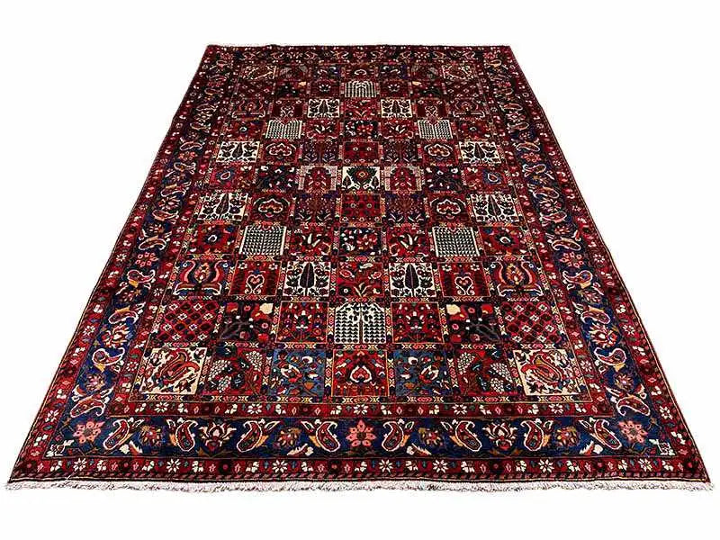 Bakhtiari rug (320x214 cm) spread out fully, dark background pattern with a distinct border.