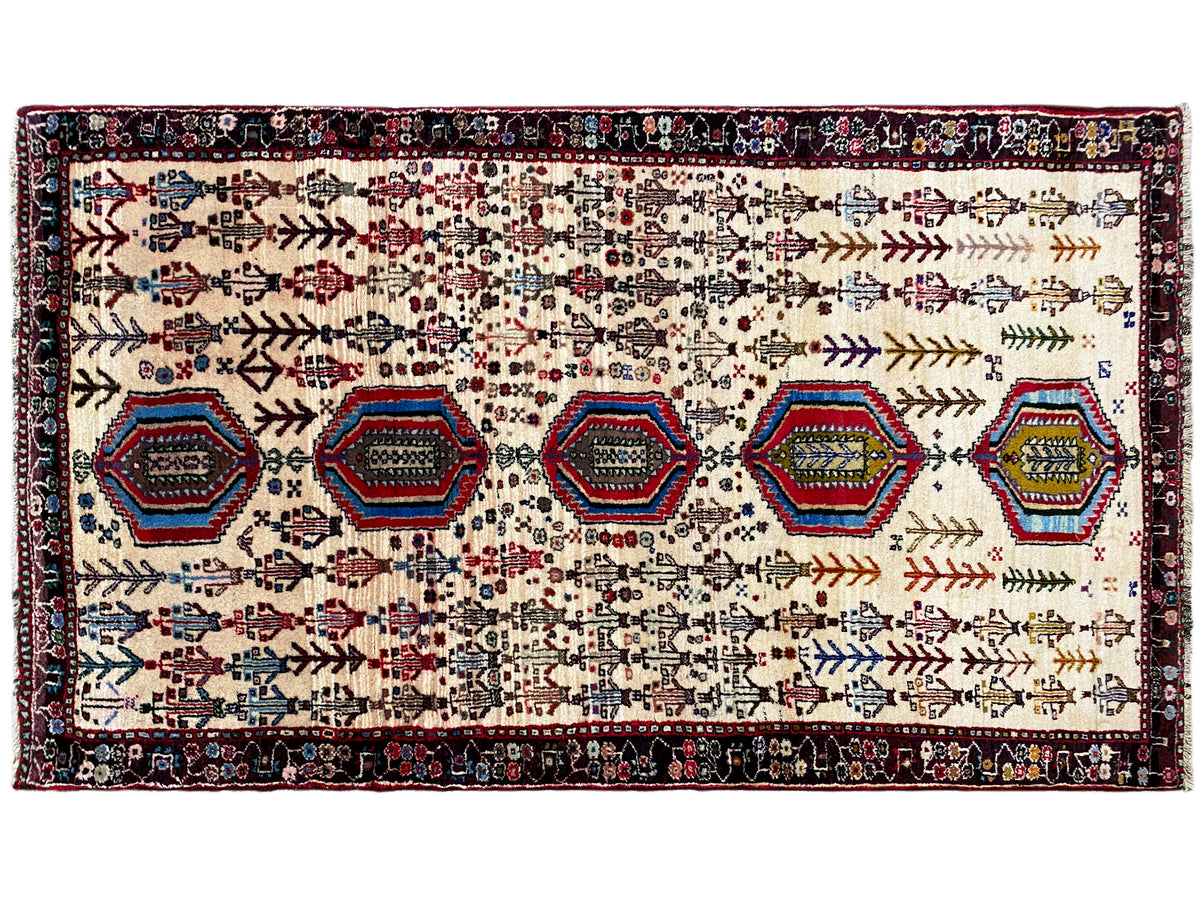 Rectangular Baluch rug with a cream-colored field and geometric rows, approx. 176x99 cm