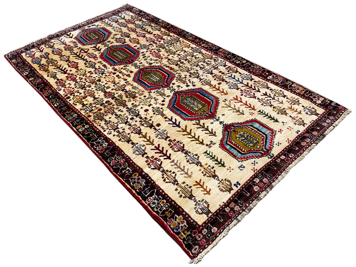 Baluch rug in cream with small tree and arrow motifs, dark decorative border, approx. 176x99 cm