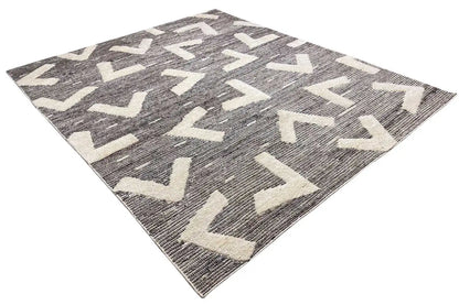 Berber rug, gray-white hook pattern, diagonal view on the floor