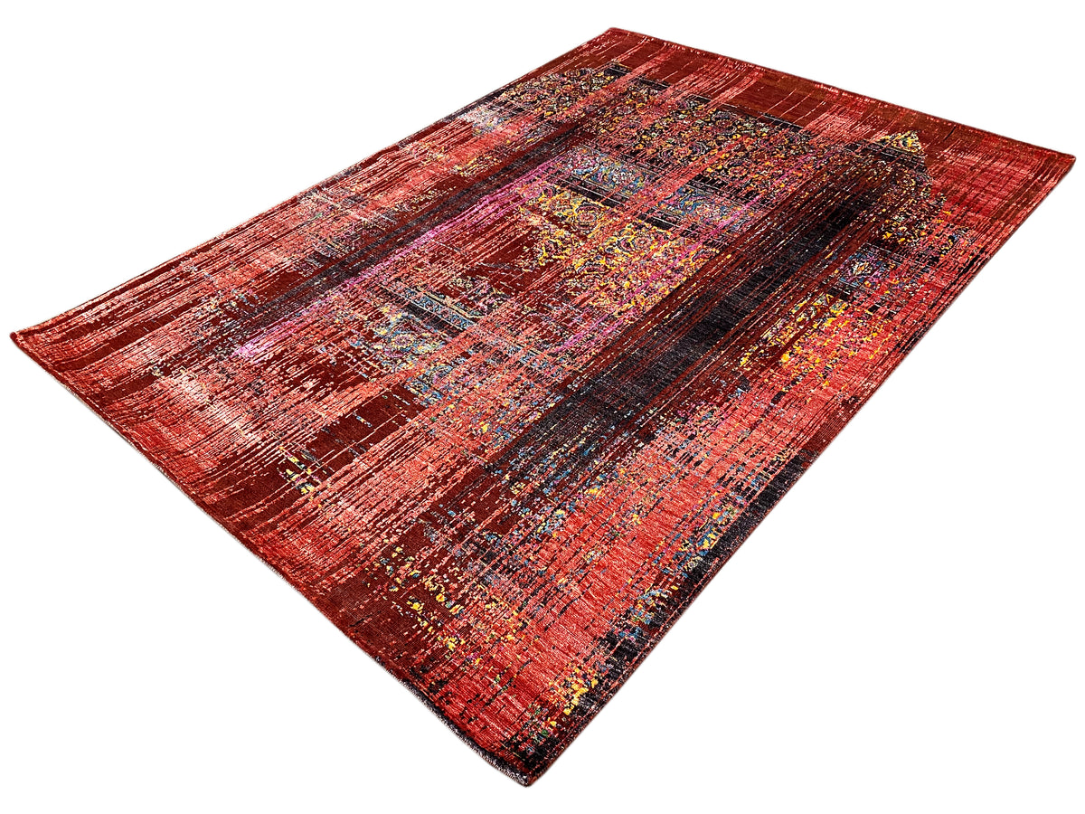 Designer-Teppich in Rot mit abstrakten Linien und Ornamentdetails, schräg ausgebreitet