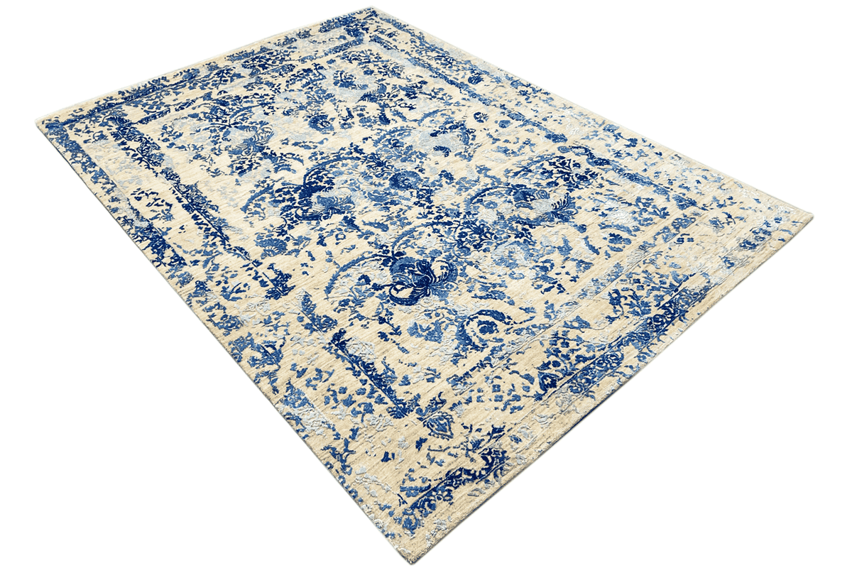 Rug diagonal: blue Baroque floral pattern with borders along the edges, beige
