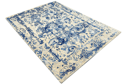 Rug diagonal: blue Baroque floral pattern with borders along the edges, beige